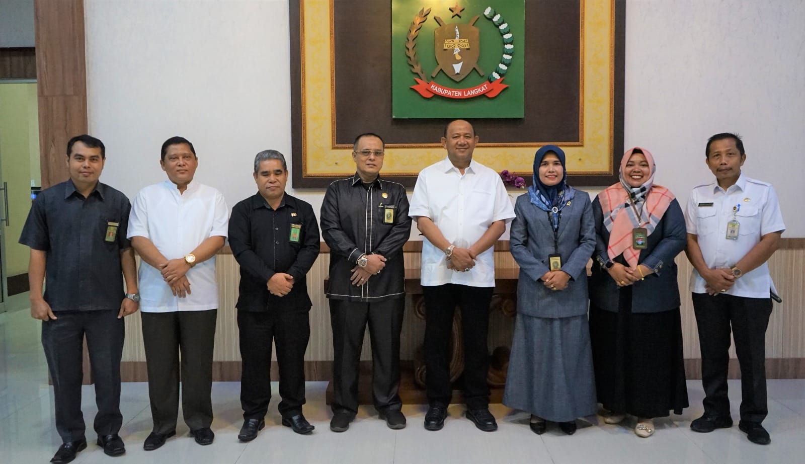 Teks Foto/Beritasore/ist Plt Bupati Langkat H.Syah Afandin SH menerima Audensi/Silaturahmi Ketua Pengadilan Agama (PA) Stabat Evawaty S.Ag, MH, bertempat di Rumah Dinas Bupati Langkat, Rabu (10/5/2023)