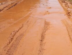 Jalan Banua Tonga Hancur Lebur, Caleg Gerindra Berjuang