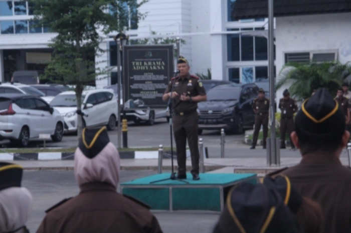 Teks fhoto: Yos A Tarigan SH.MH, tidak ada tempat bagi Jaksa nyeleweng.Diduga memeras, Jaksa EKT dicopot dan ditarik ke Kejati Sumut Minggu (14/5-2023). beritasore/alirsyah