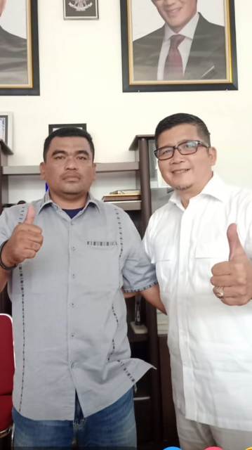 Waspada/ist Ketua DPC Partai Gerindra Madina Erwin Efendi Lubis, SH dan Samtoni (Toni), caleg nomor 4 Dapil 4 DPRD Madina dari Partai Gerindra.