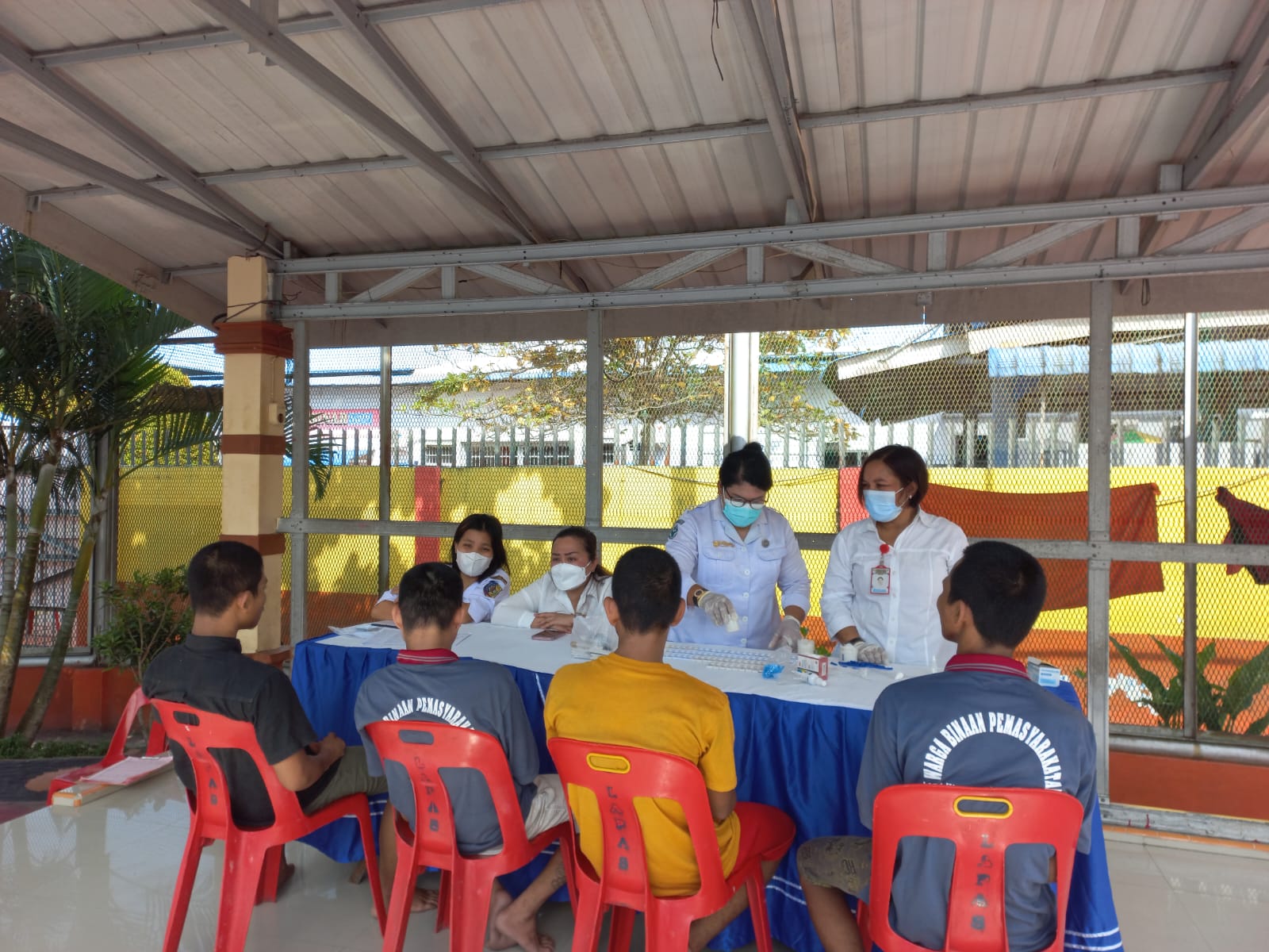 Teks fhoto Lapas Kelas II A Labuhan Ruku Kanwil Kemenkumham Sumut gelar Skrining HIV Bagi WBP Rabu (17/5-2023).beritasore/alirsyah