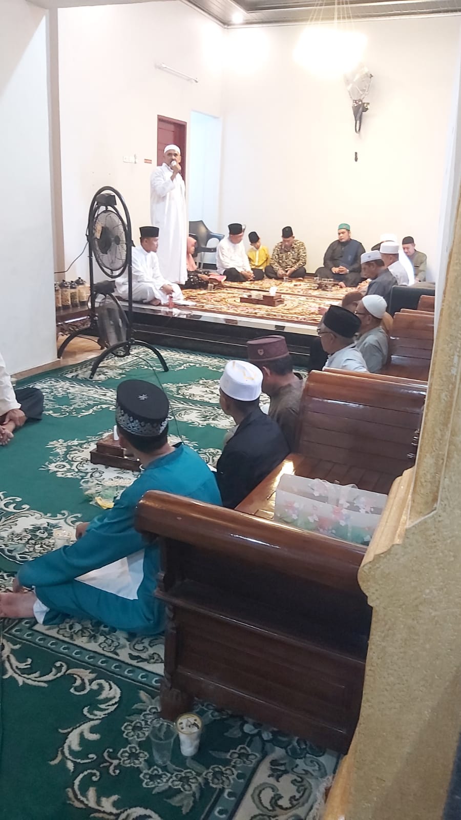 Teks Foto/Beritasore/ist Ketua BKM Masjid Ubudiyah P.Brandan saat memberi sambutan , Jumat (19/5).