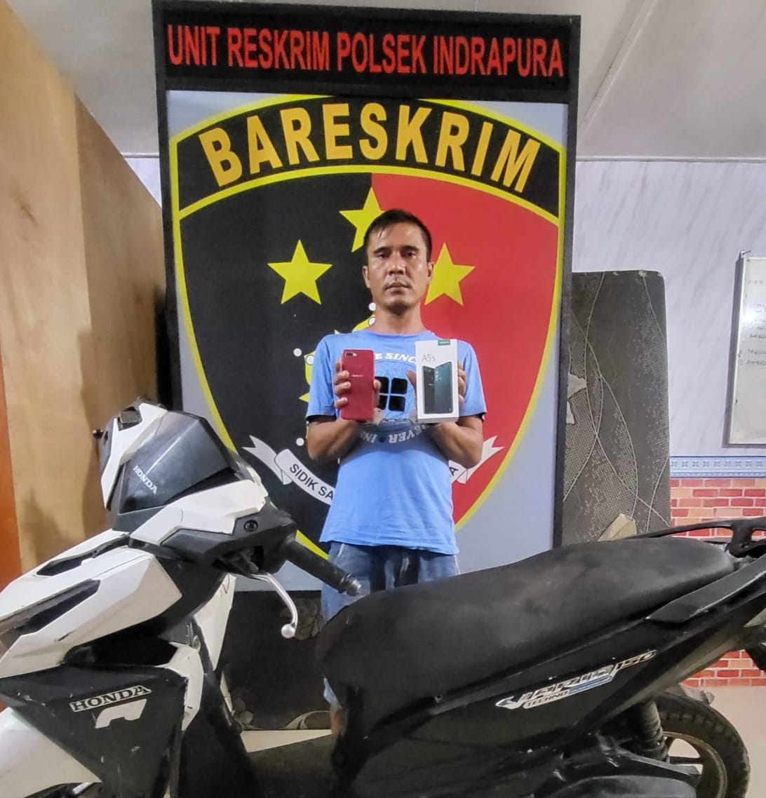 Pelaku beserta barang bukti (BB) aksi bongkar rumah