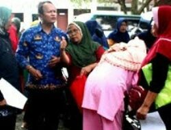 Ratusan Warga Miskin Datangi Dinsos P3A P.Siantar