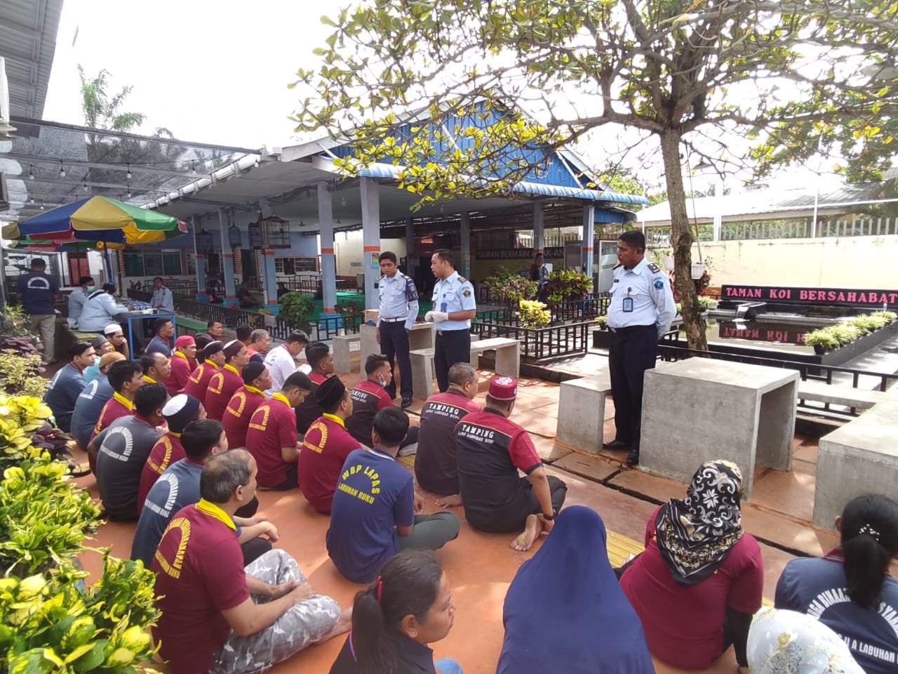 Teks fhoto: Ciptakan Lapas bersinar, Lapas Kelas IIA Labuhan Ruku Kanwil Kemenkumham Sumut gelar dadakan Tes Urine WBP Selasa (23/5-2013).beritasore/alirsyah