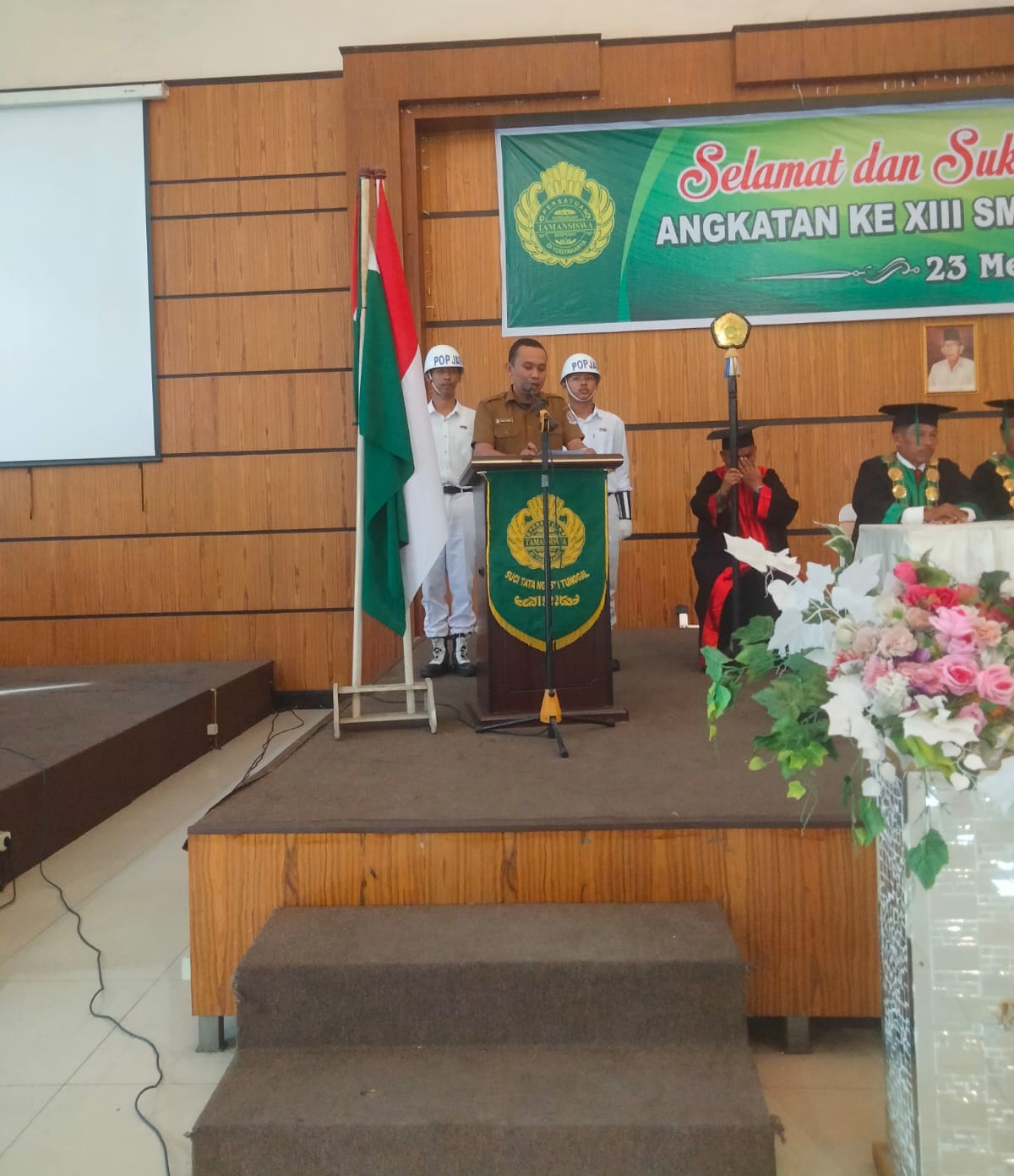 Sekdes Desa Sei Semayang kec.Sunggal DS.Akhirul Wibowo saat memberikan kata sambutan di gedung MCC jalan Binjai Km 14