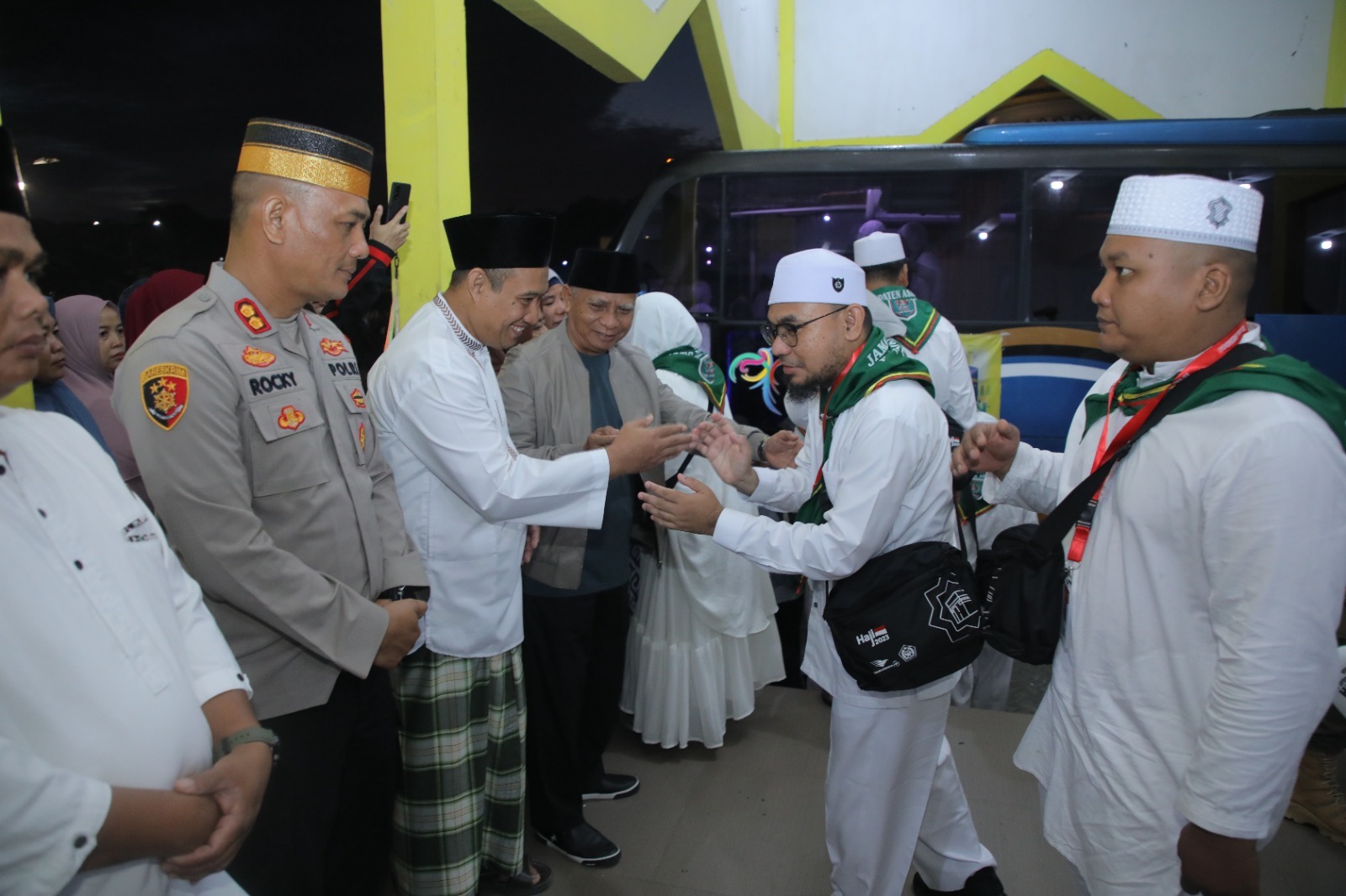 Bupati Asahan Surya bersama Forkopimda melepas 282 Calhaj Kab Asahan.