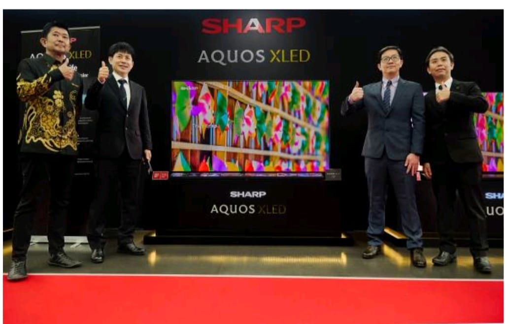 Berita Sore/ist Dari kiri ke kanan: Shinji Teraoka - President Director, Sharp Indonesia, Hirofumi Okamoto - BU President of Sharp Corporations TV Systems Business Unit, Nick Chen - BU Vice President, TV Systems Business Unit dan Daisuke Hirasawa - Division manager, Global Products Planning Division memperkenalkan TV AQUOS XLED 4K terbaru di Jakarta Jumat (26/5/2023).