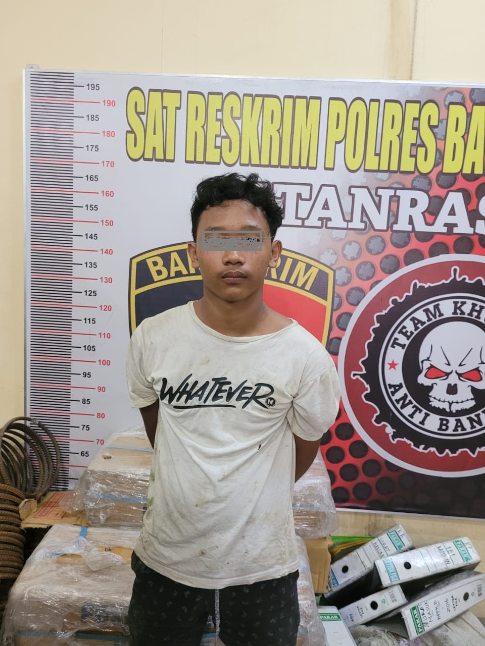 Teks fhoto terduga pelaku kasus penggelapan uang di tangkap Tiem Opsnal Reskrim Polsek Labuhan Ruku Jum'at (26/5-2023).beritasore/alirsyah