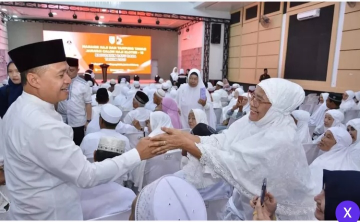 Teks fhoto: 287 Calhaj asal Batu Bara Kloter 13 mengikuti bmbingan Manasik Haji Tingkat Kabupaten Batu Bara Tahun 2023 di Pendopo Perjuangan, Simpang Dolok, Kecamatan Datuk Lima Puluh, Jumat (26/05/2023).beritasore/alirsyah