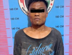 Teks fotoberitasore/Ist
Dua tersangka kasus Narkoba jenis ganja berinisial TRL alias Lambat dan HR diboyong ke Mapolres untuk pengusutan lebih lanjut.