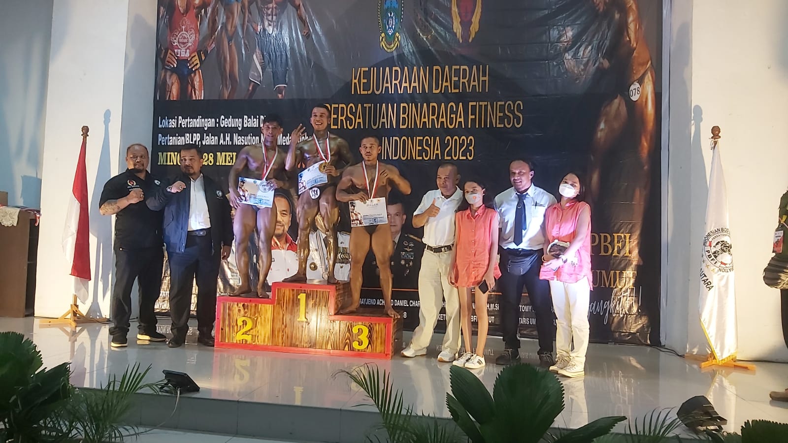 Teks Foto/Beritasore/Boy  Juara Binaraga kelas 5,5 kg foto bersama  di Gedung Balai Diklat Pertanian BLPP Medan Johor, Minggu (28/5/2023).