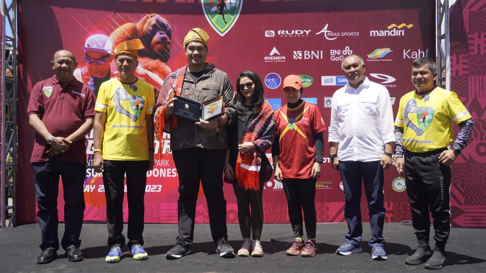 Teks Foto/Beritasore/ist   Menpora dan Plt Bupati Langkat H.Syah Afandin, SH hadiri acara Race Day BLOT 2023, b  di Race Village, Terminal Atas Bukit Lawang, Kecamatan Bahorok, Langkat, Sabtu (26 /5).