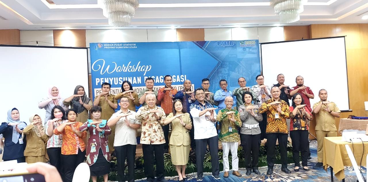 Berita Sore/ist Kepala BPS Sumut Nurul Hasanudin (enam kanan) pada Workshop Penyusunan Disagregasi Pembentukan Modal Tetap Bruto (PMTB) Tahun 2023 yang digelar BPS Sumut di Cambridge Hotel Medan, Selasa (30/5).