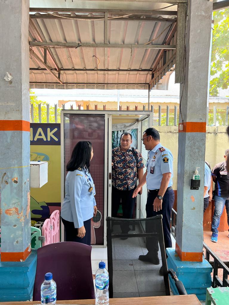 Teks fhoto: Kalapas Kls IIA Labuhan Ruku EP Prayer Manik sambut Kunker Kanwil Kemenkumham Sumut Divisi Pelayanan Hukum dan HAM Bidang Hak Asasi Manusia Kantor Wilayah Kementerian HAM Kemenkumham Sumatera Utara Selasa (31/5-2023).beritasore/alirsyah