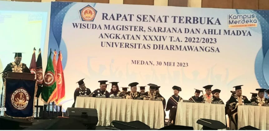 Berita Sore/ist Suasana prosesi wisuda mahasiswa Undhar dalam rapat senat terbuka di Medan International Convention Centre (MICC), Jalan Gagak Hitam Medan, Selasa (30/5/2023).