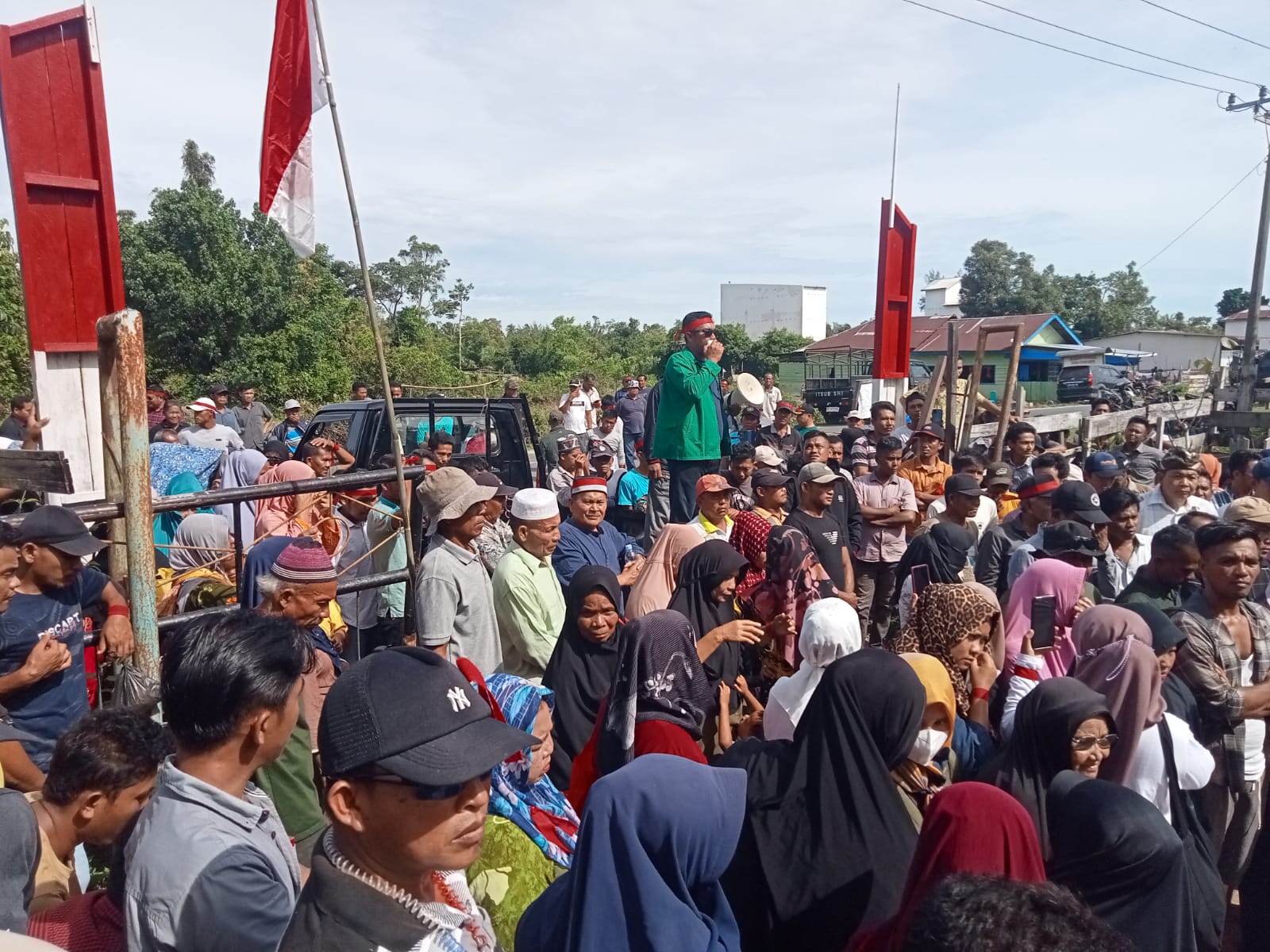 Bupati Sambut Kedatangan Ratusan Massa Singkuang 1