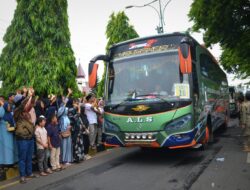 Walikota Padangsidempuan Lepas  Calhaj Menuju Asrama Haji Medan