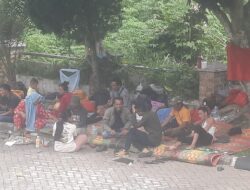 Massa Singkuang 1 Masih  Bertahan Di DPRD Madina