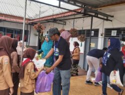 Alumni 97 SMA N 1 Babalan Bagi Sembako Kepada Siswa Yatim Piatu 