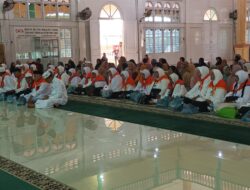 Calhaj Kecamatan Babalan Dilepas Dari Masjid Raya P.Brandan 