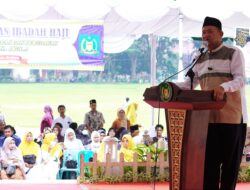 Teks: Plt.Bupati Langkat H.Syah Afandin, SH, Sabtu 3/6 di Lapangan Alun-alun T. Amir Hamzah Stabat melepas 368 Calon Jemah Haji (Calhaj) asal langkat