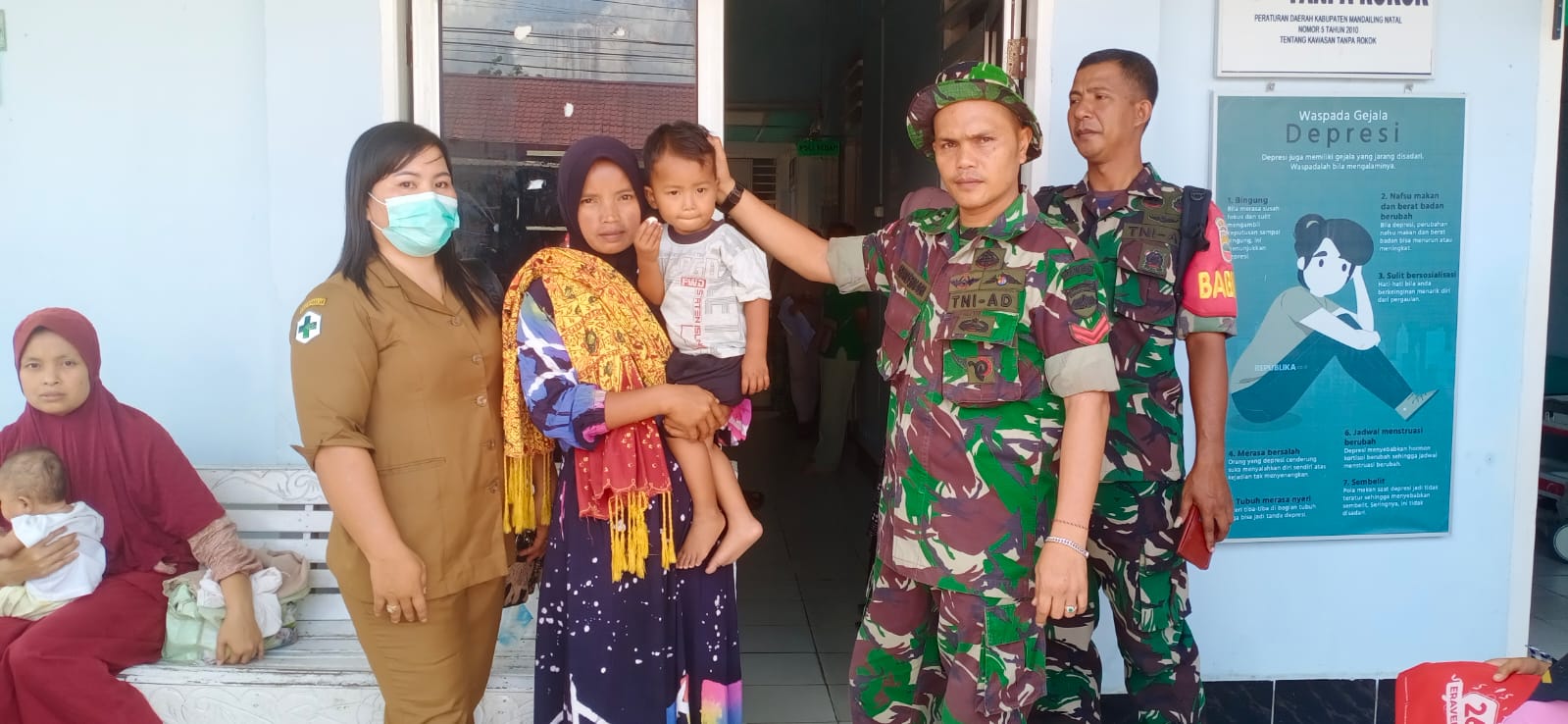 Teks foto Beritaa/Irham Hagabean Nasution Pasien bocah Jambur mengeluhkan kemaluan membengkak kalau banyak beraktivitas, dirawat di RSUD Panyabungan, Senin (5/6) pagi.