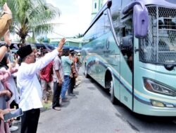 Isak Tangis Mewarnai Pelepasan 203 Calhaj Asal Simalungun Menuju Makkah