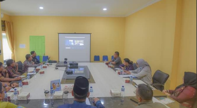 Teks poto: Pimpinan OPD P.Sidempuan saat mengikuti rapat SPBE secara virtual di ruang rapat Wakil Wali Kota P.Sidempuan, Kamis (8/6).