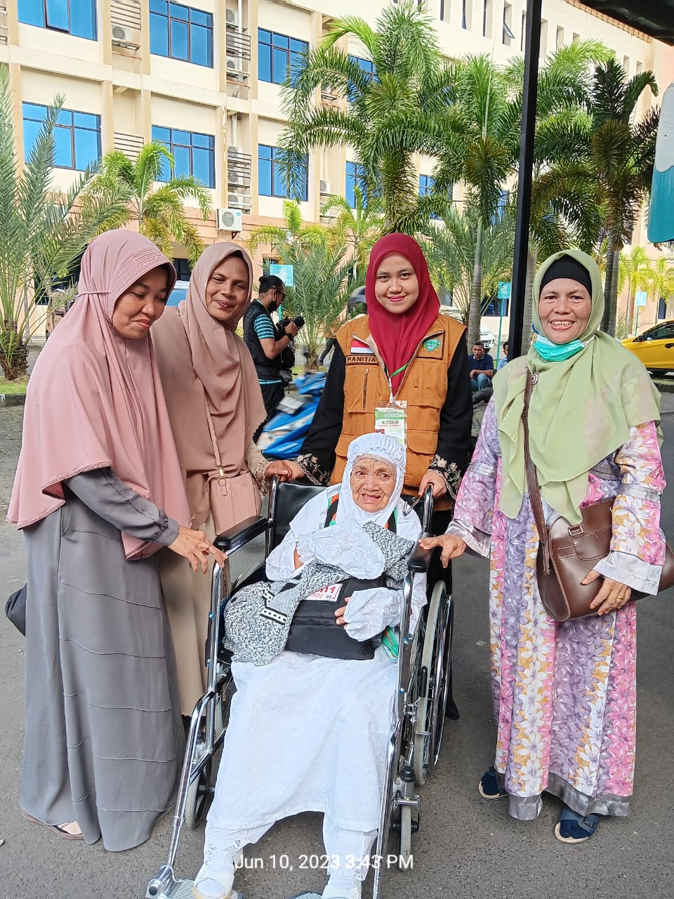 Teks foto beritasore/ist Calhaj Madina asal Batahan, Habibah binti Asma Binti Cut Anisa Binti Teuku Nyak Mud, kelahiran 1940.