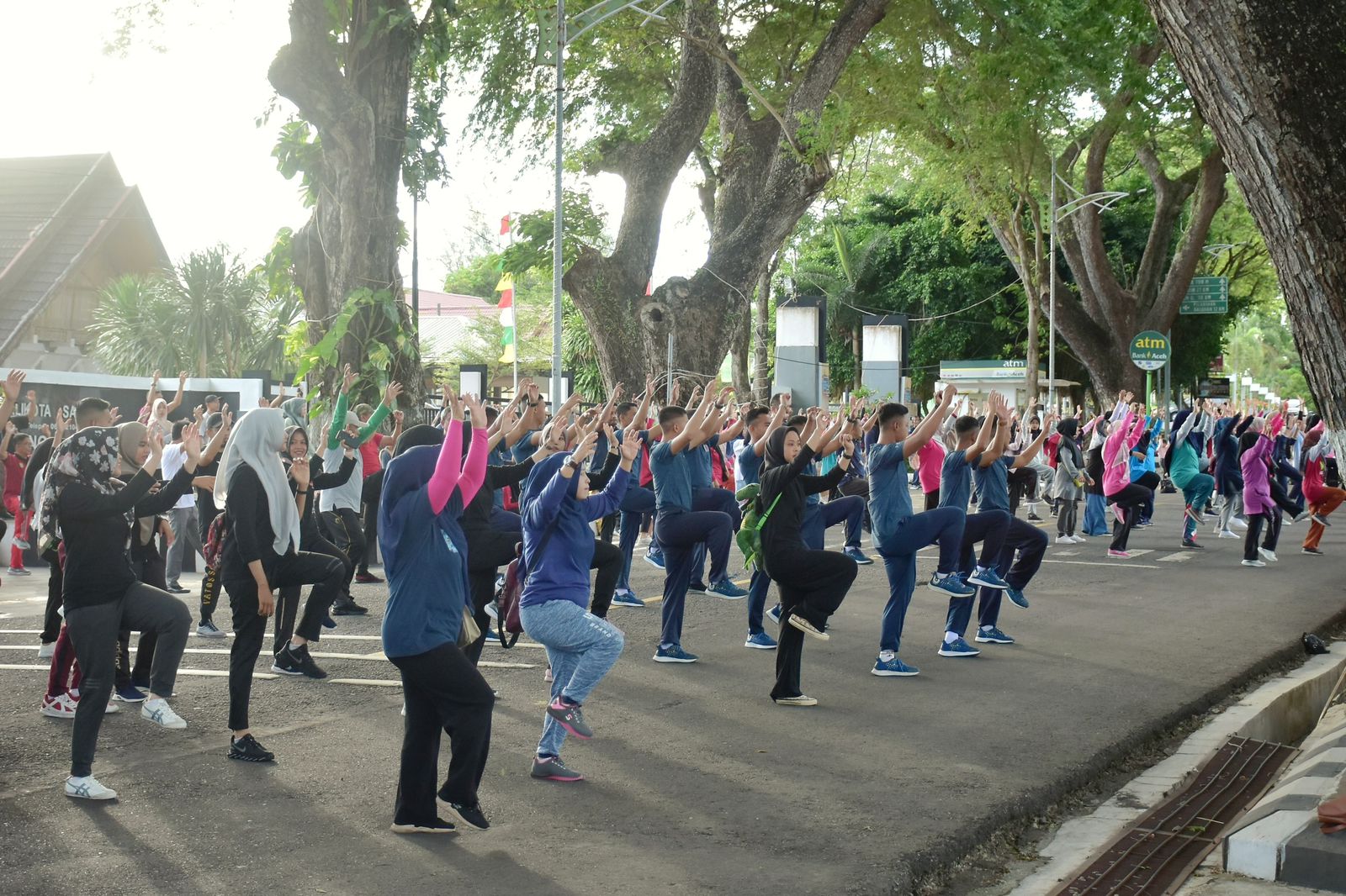 . ASN di Sabang ikut Senam Kesegaran Jasmani pada acara Launching Ragam Kegiatan Hut ke 58 Kota Sabang. (Foto: T. Zakaria)