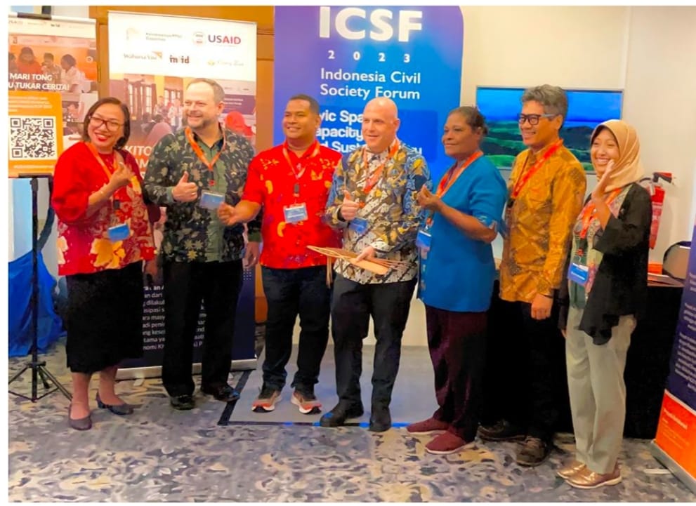 Berita Sore/ist Direktur USAID Indonesia Jeff Cohen dan Bivitri Susanti dari Sekolah Tinggi Hukum Indonesia Jentera di Jakarta Rabu (14/6).