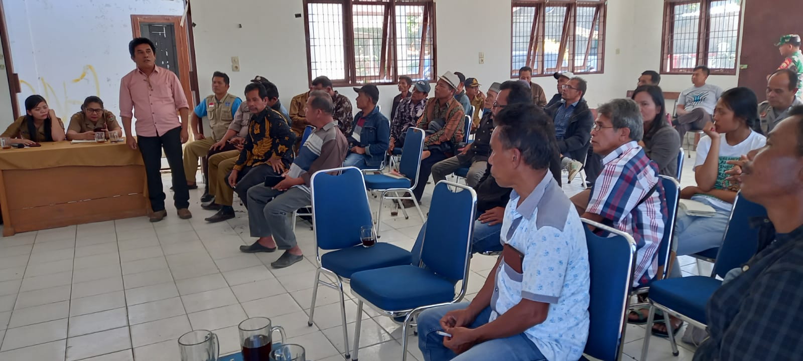 SEKERTARIS Umum Lembaga Adat Sionom Hudon, Kecamatan Parlilitan, Saut Tumanggor menyatakan penolakan pelepasan tanah adat di kawasan Desa Sionom Hudon dan Desa Simataniari pada pertemuan masyarakat dan Uspika Parlilitan.Ist