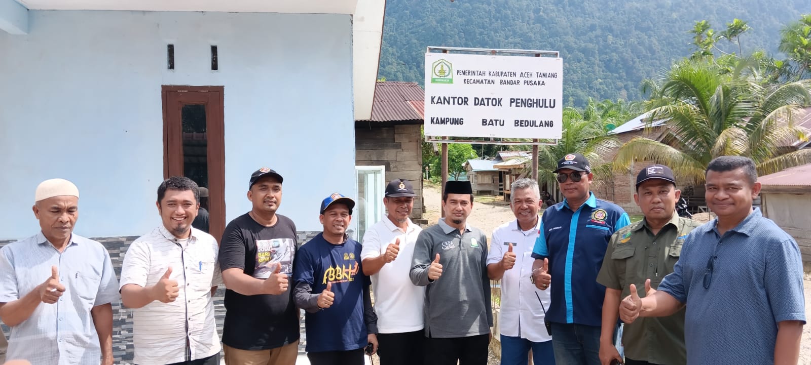 Teks Foto : Kepala Dinas Sosial (Kadinsos) Provinsi Aceh, Yusrizal mengunjungi lokasi pelaksanaan kegiatan Bulan Bakti Karang Taruna (BBKT) Tahun 2023 yang dilaksanakan di Gampong Batu Bedulang, Kecamatan Bandar Pusaka, Aceh Tamiang.
