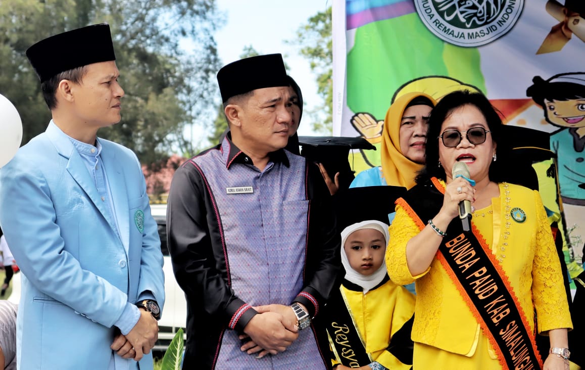 Bunda PAUD Wisuda 450 Santriwan/Wati TKA/TPA di Kabupaten Simalungun