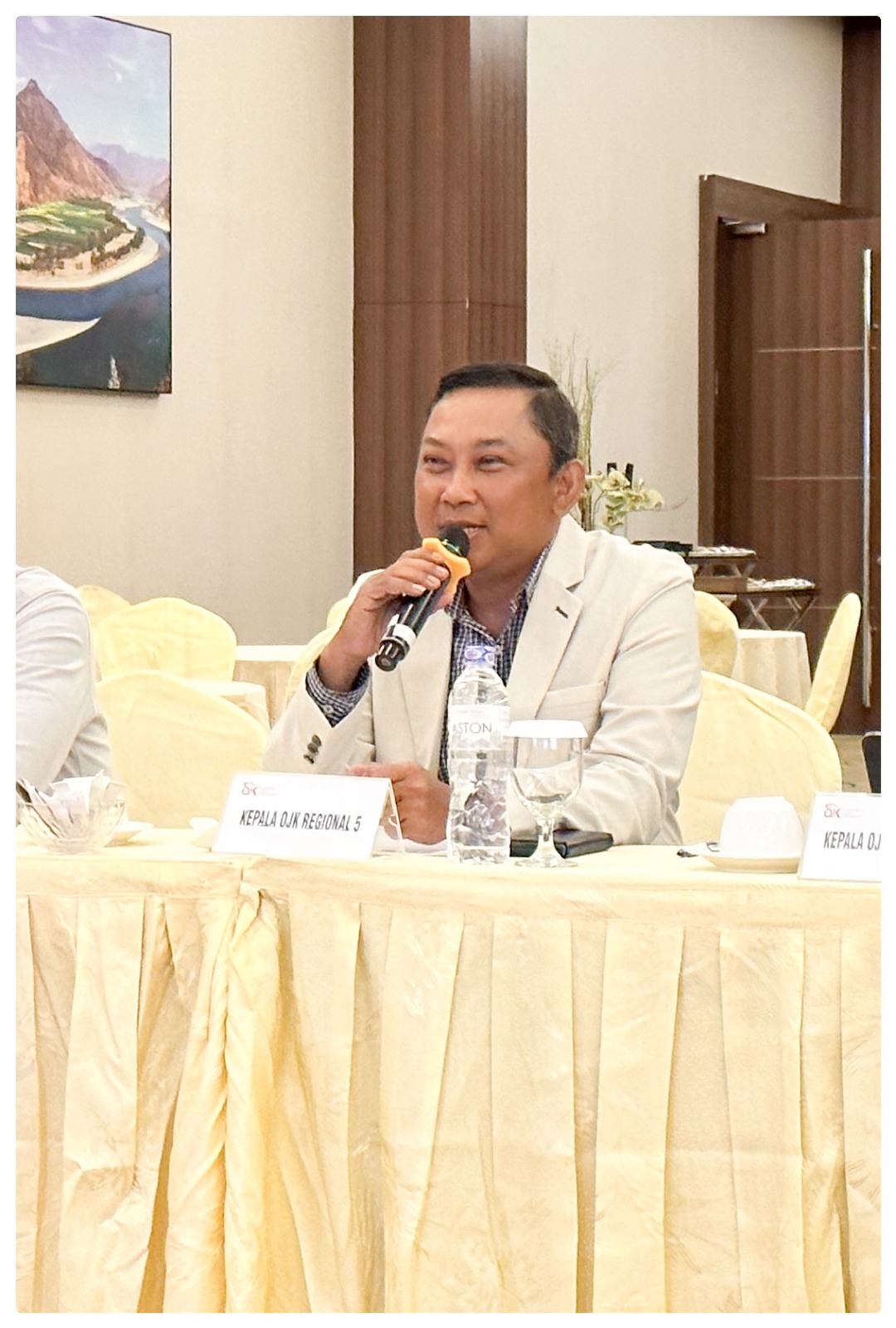 Teks foto Berita Sore/laswie wakid Kepala OJK Regional 5 Sumbagut Bambang Mukti Riyadi.