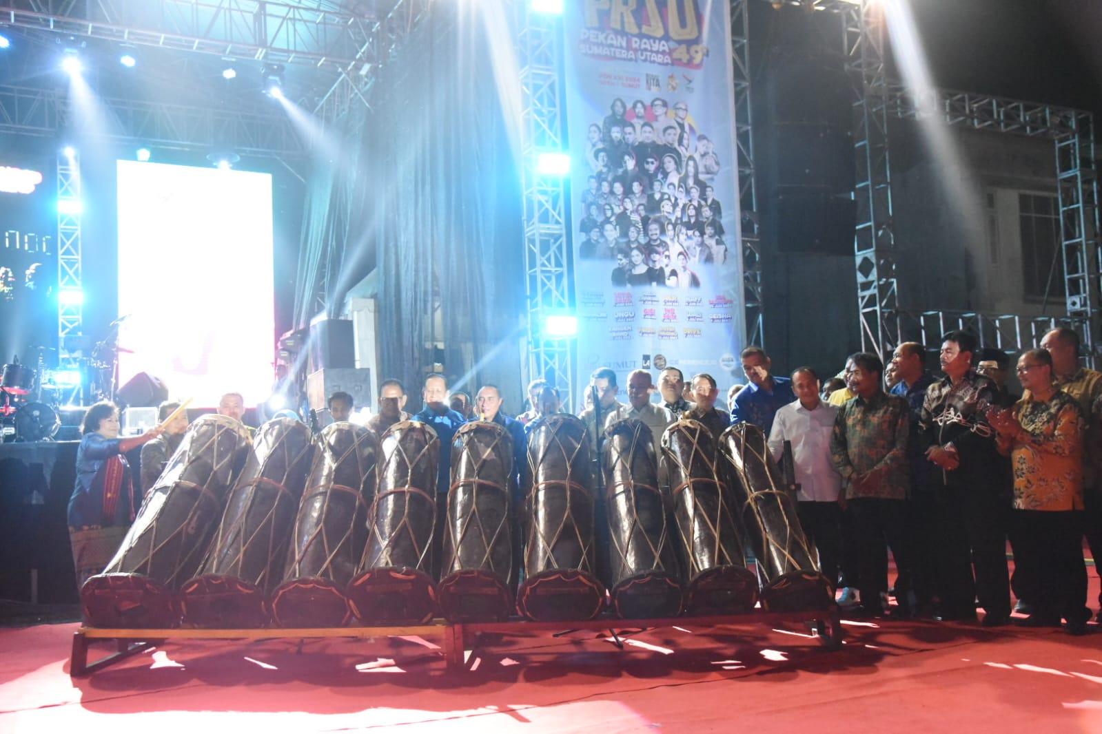 Berita Sore/Birong RT Teks poto: Gubernur Sumatera Utara, Edy Rahmayadi saat membuka kegiatan PRSU ke-49 tahun 2023 di Tapian Daya Medan, Jumat (16/6) malam.