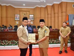 H. Zahir Sampaikan LKPD Kab. Batu Bara Pada Sidang Paripurna DPRD