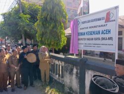 Pj Bupati Resmikan Sekretariat DKA Nagan Raya Di Sambut Adat Rapai 