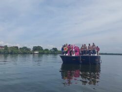 Kapolres Langkat Tabur Bunga Di Laut Sei Babalan