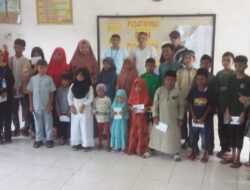 Alumni 97 SMAN I Babalan Bantu Sembako Warga Kurang Mampu 