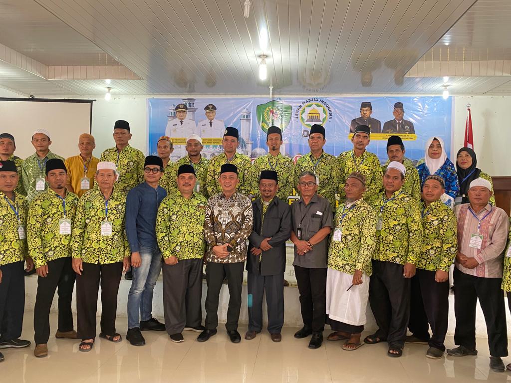 Berita Sore/Birong RT Teks poto: Sekretaris Daerah (Sekda), Sofyan Adil saat menghadiri Rakerda DMI Tapanuli Selatan di Aula Kantor Camat Sipirok, Sabtu (29/7).