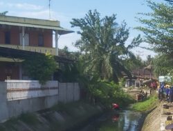 Penuh Semak , Kanal Kecamatan Babalan Dibersihkan 