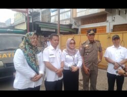 Plang Reklame Tak berizin Dirobohkan