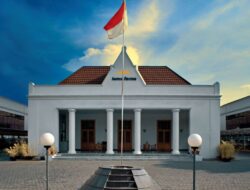 Kimia Farma Sukses Pertahankan Kinerja Positif, Capai Pendapatan Rp4,95 Triliun