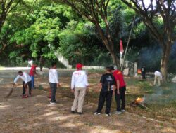 Lapas Lhokseumawe Bersihkan Taman Makam Pahlawan