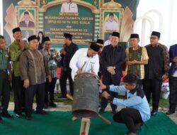 Berita Sore/ist
Plt Bupati Langkat H Syah Afandin membuka MTQ Ke-56 Tingkat Kecamatan Kuala dan Pekan Muharram Ke-XX DPK BKPRMI Kecamatan Kuala 1445 H/2023 M, di Desa Sido Makmur Kecamatan Kuala, Kamis (3/8).