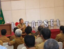 Bupati Dolly Imbau Kades Laksanakan Tugas Sesuai Aturan