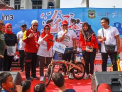 Wali Kota  dan Ketua Dekranasda Bersama Ribuan Warga Hadiri Car Free Day