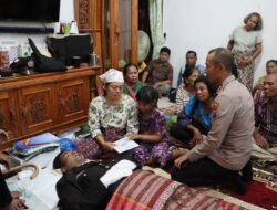 Kapolres Sergai Melayat Ke Rumah  Almarhum Bripka Wiwin A. Sinaga.